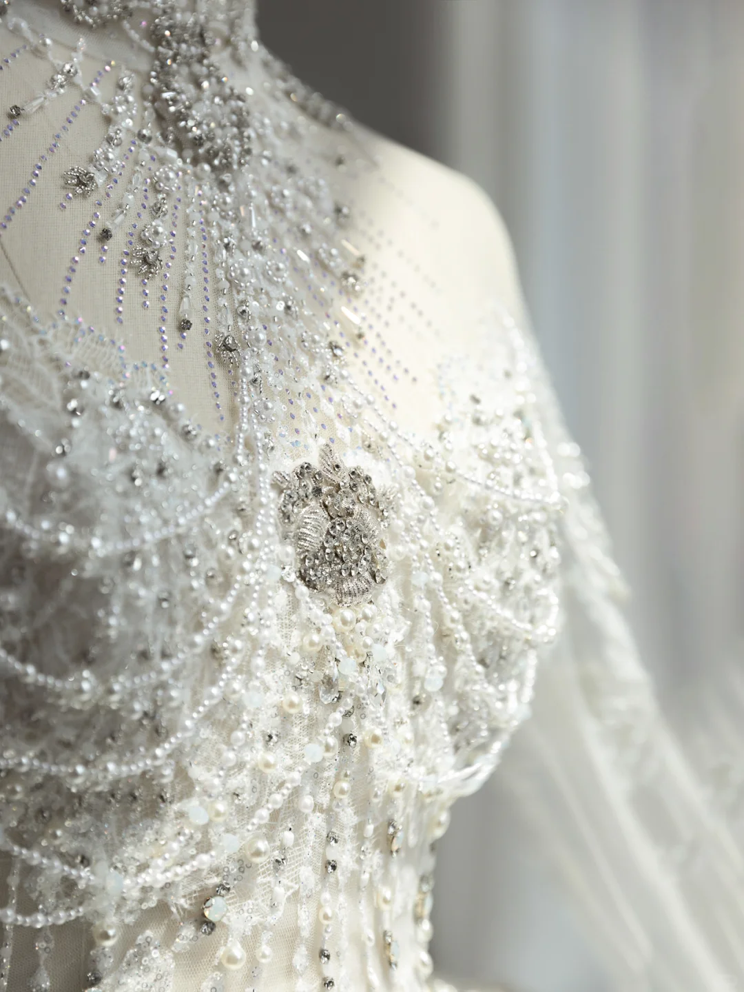 Robe de mariée longue en tulle, paillettes et perles, manches longues, style bal intemporel, C4179