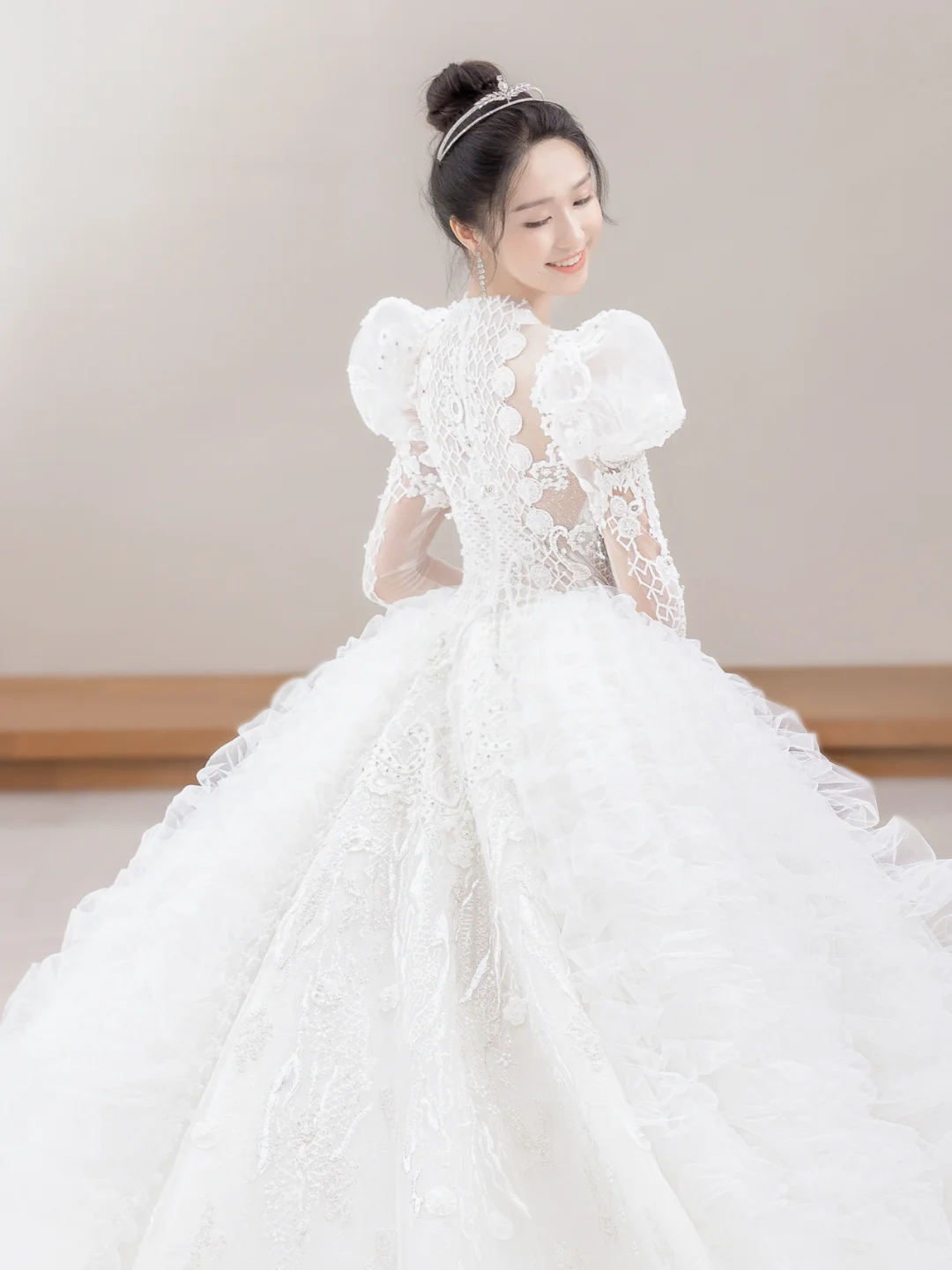 Robe de mariée longue en tulle et dentelle, intemporelle, manches longues et voile, C4197