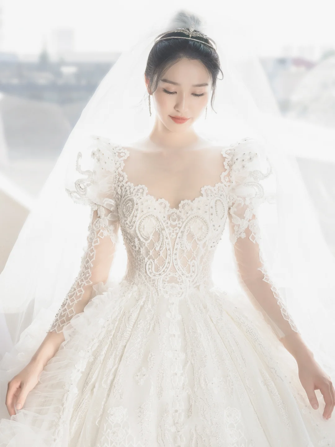 Robe de mariée longue en tulle et dentelle, intemporelle, manches longues et voile, C4197