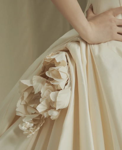 Robe de mariée longue en satin, bustier et voile, effet boule de rêve, C4201