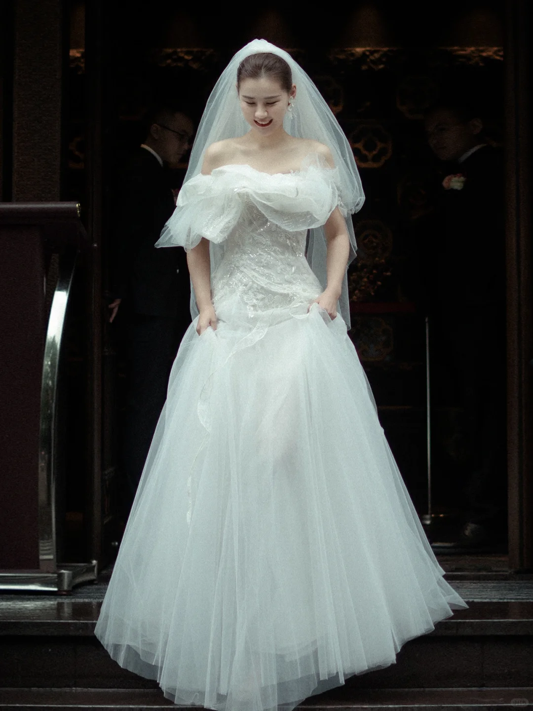 Robe de mariée longue en tulle et dentelle, épaules dénudées, avec voile, C4205