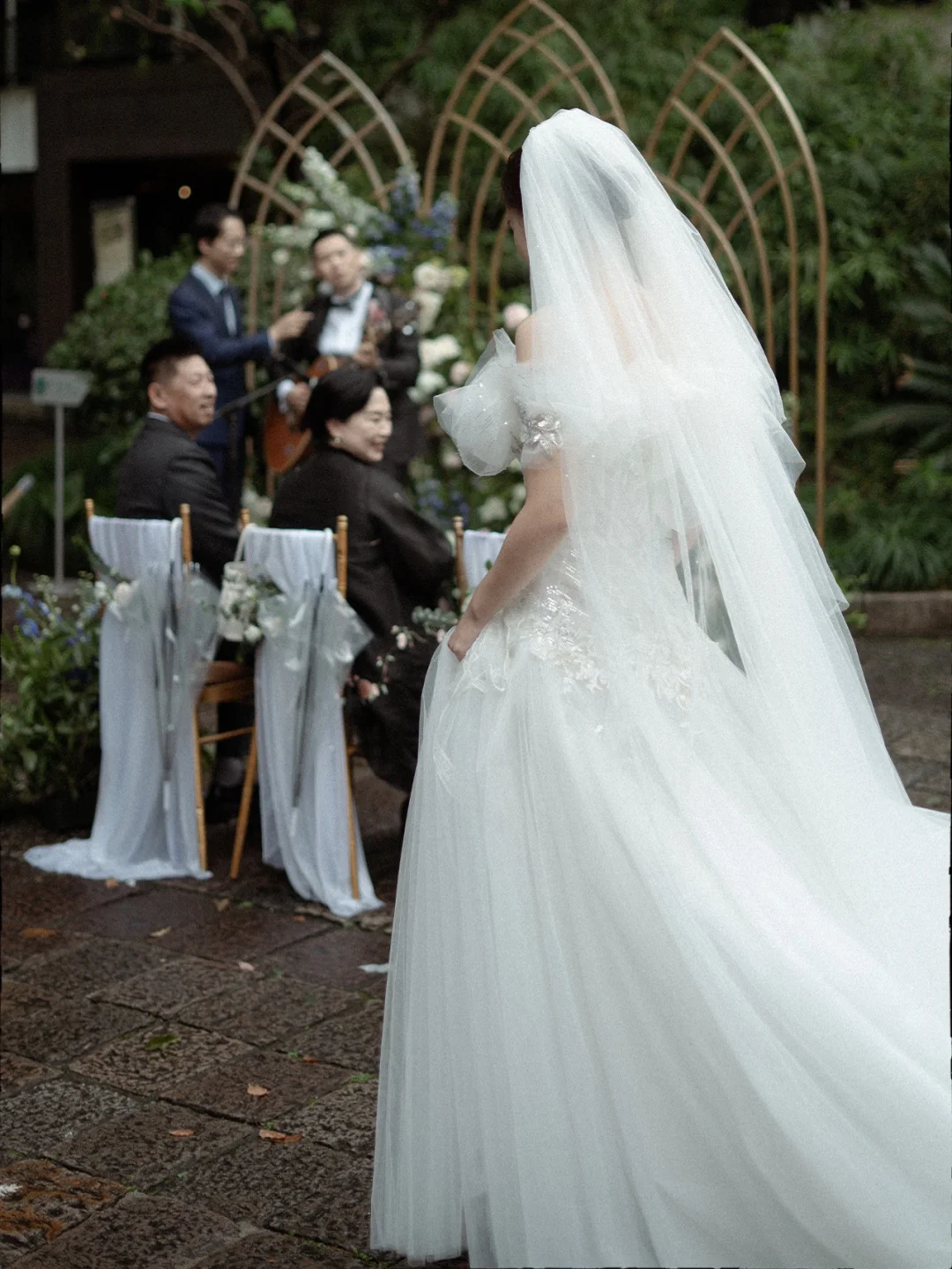 Robe de mariée longue en tulle et dentelle, épaules dénudées, avec voile, C4205
