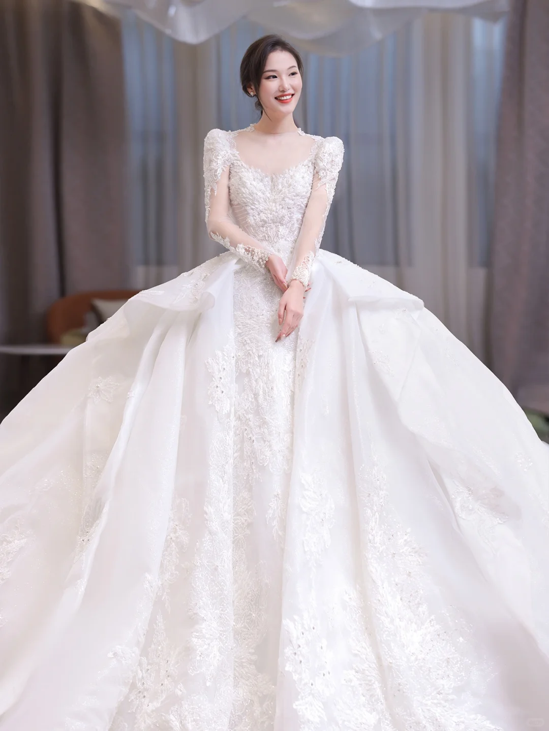 Robe de mariée longue en satin et tulle, intemporelle, avec appliques et perles, manches longues, C4207