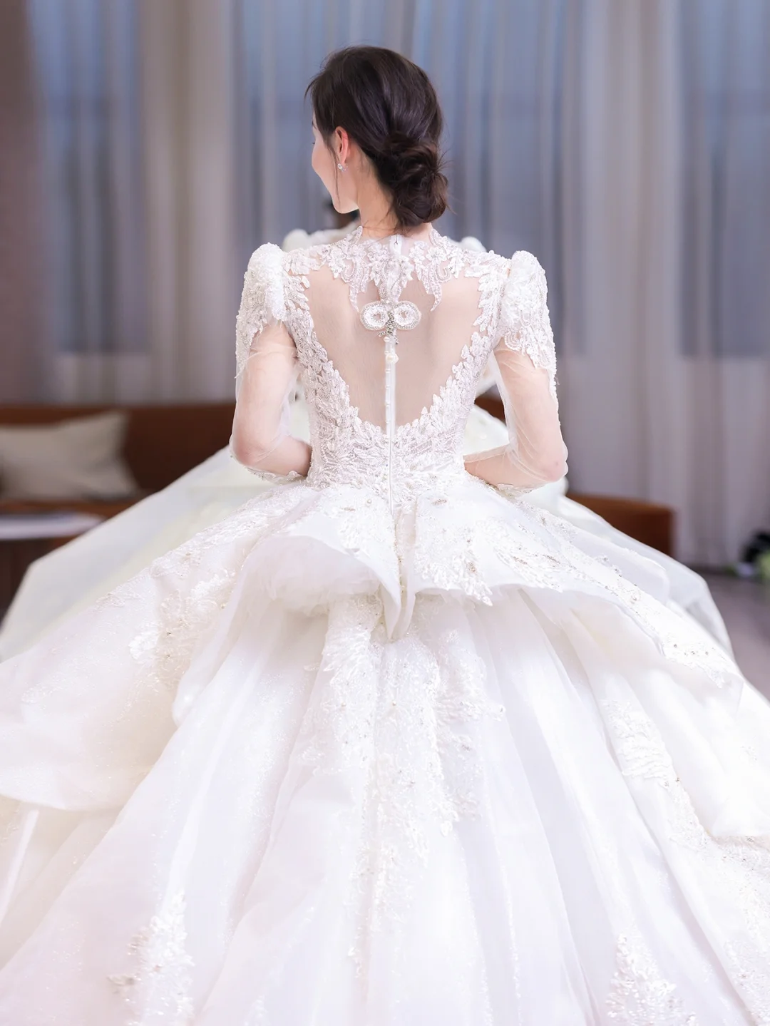 Robe de mariée longue en satin et tulle, intemporelle, avec appliques et perles, manches longues, C4207