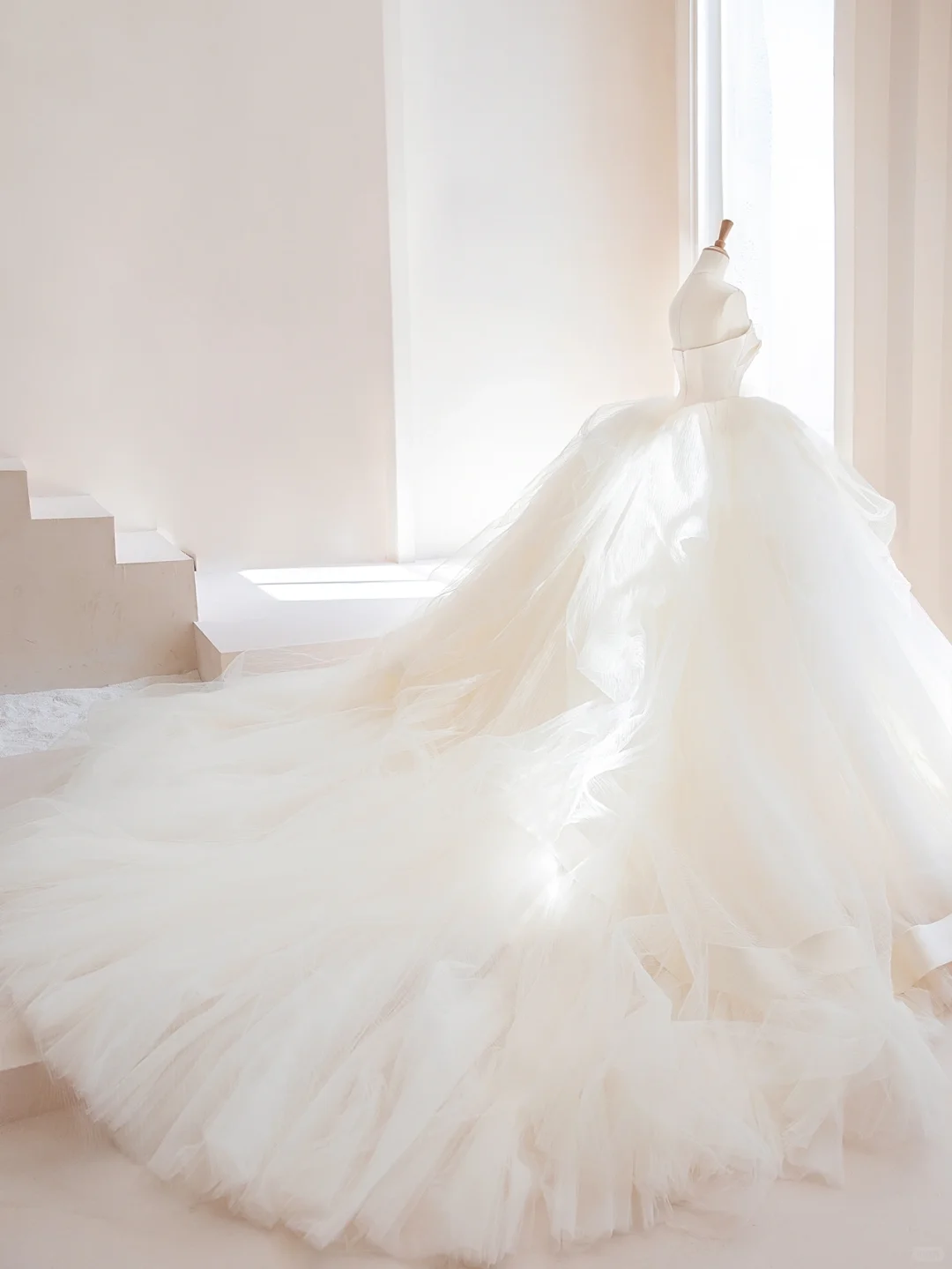Robe de mariée longue en satin et tulle, élégante et bustier, C4215