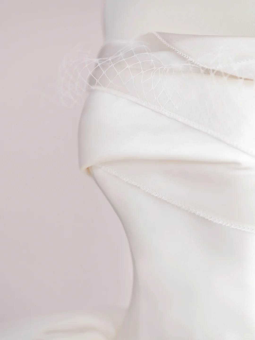 Robe de mariée longue en satin et tulle, élégante et bustier, C4215
