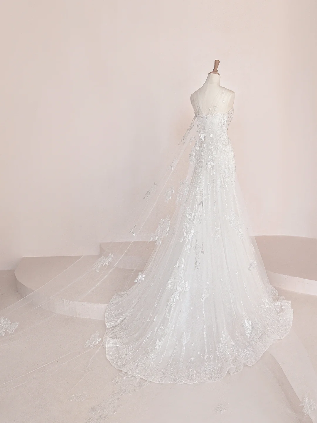 Superbe robe de mariée sirène longue en tulle et dentelle à paillettes C4216