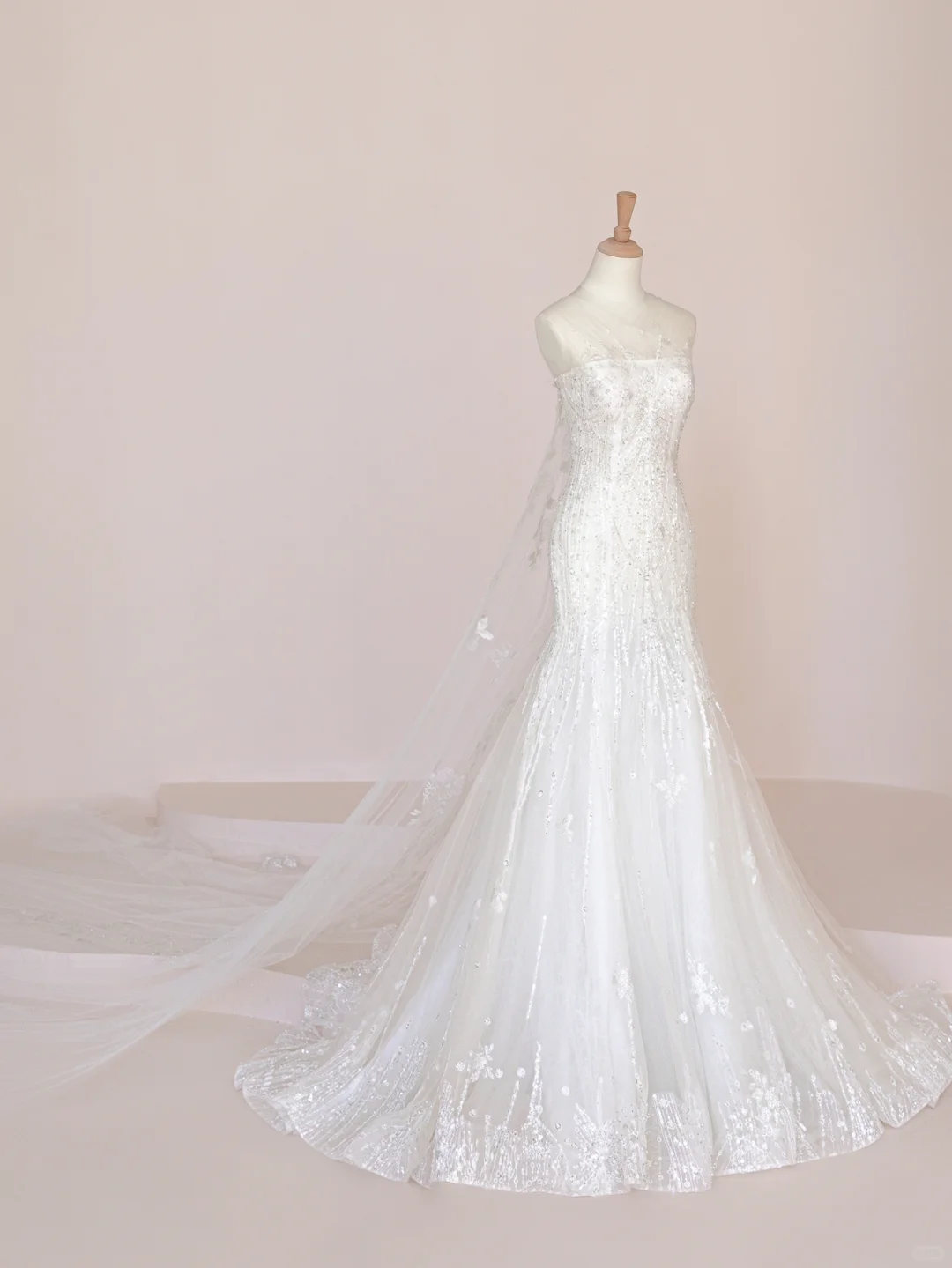 Superbe robe de mariée sirène longue en tulle et dentelle à paillettes C4216