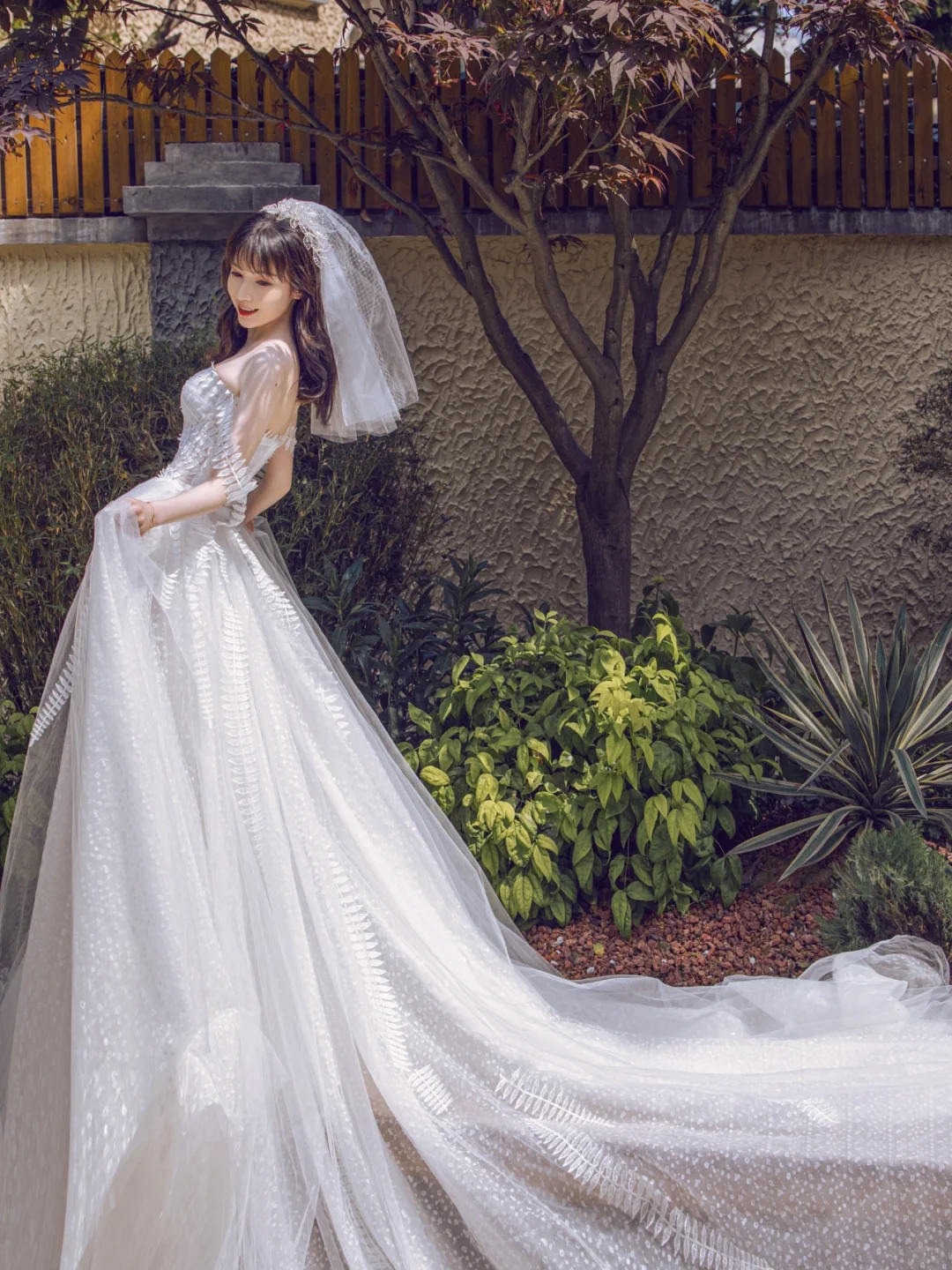 Robe de mariée longue en tulle, bustier, avec appliques et voile, style unique, C4217
