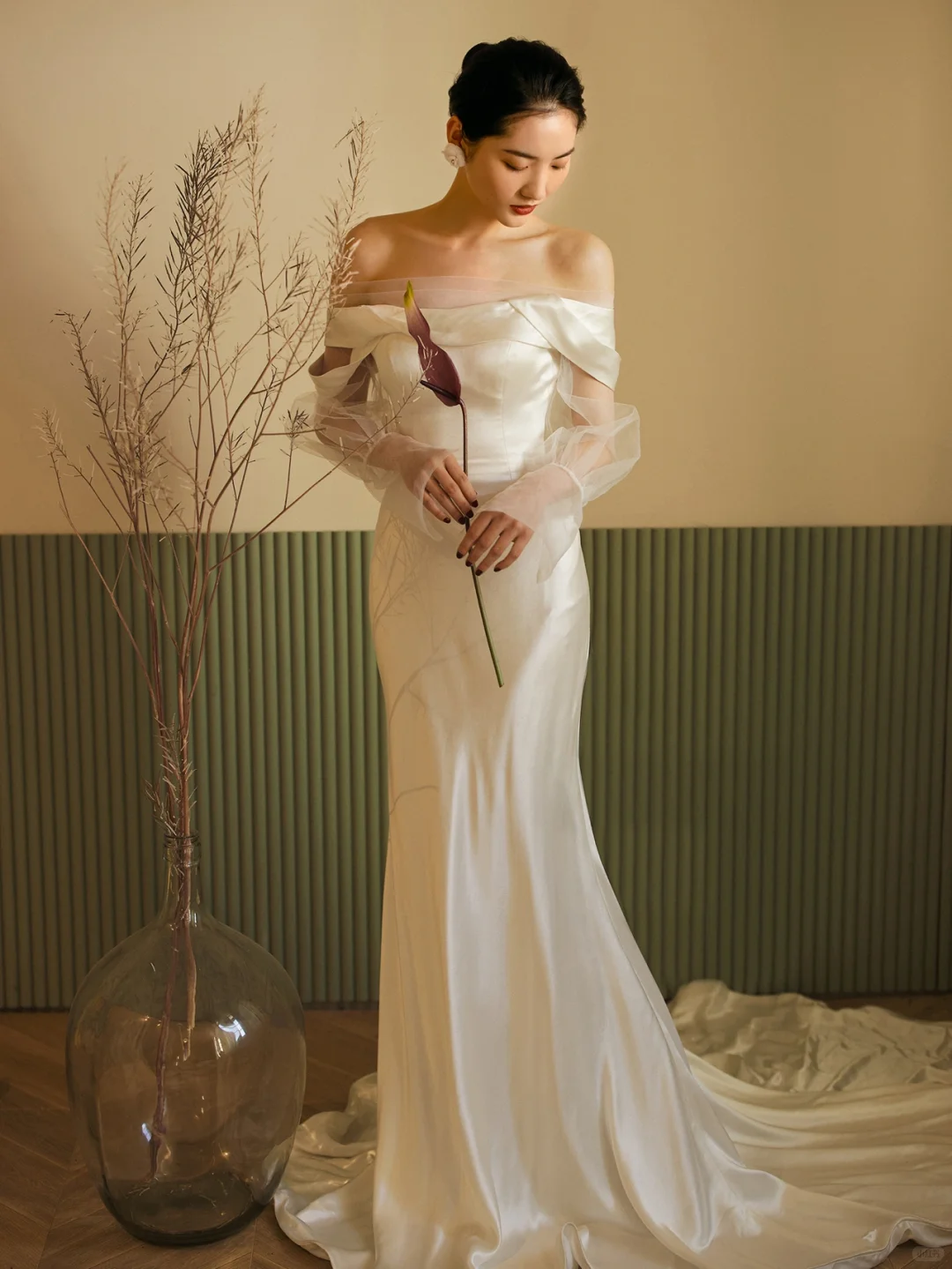 Robe de mariée sirène chic à épaules dénudées en satin et tulle, manches longues, C4218
