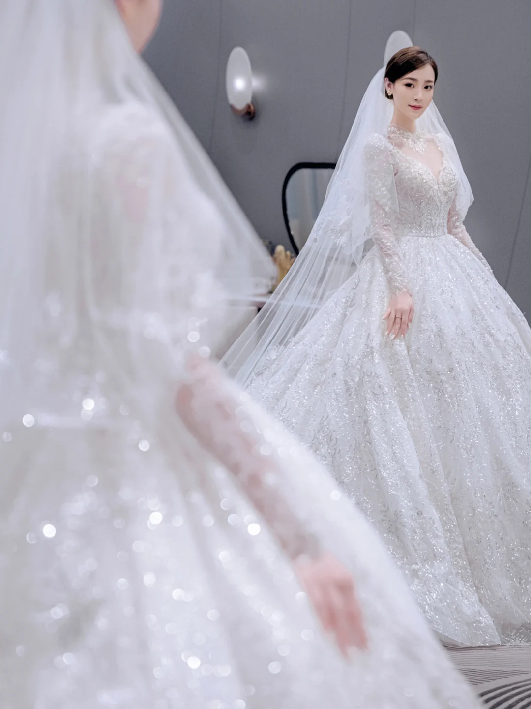 Robe de mariée longue en tulle, dentelle et sequins, manches longues, style bal intemporel, C4223