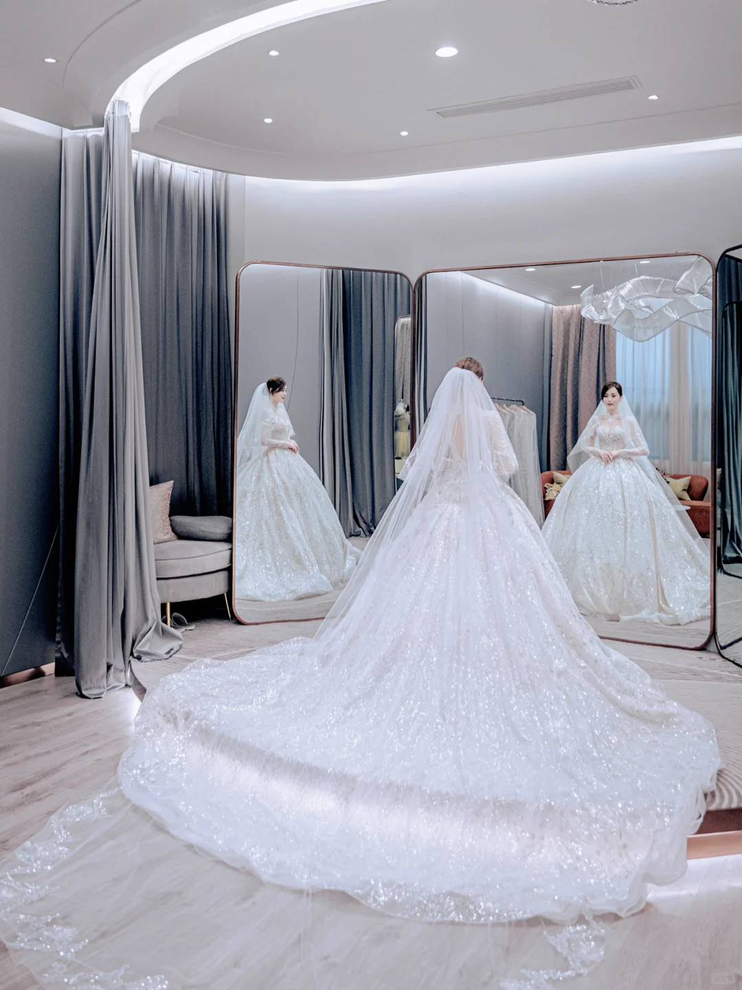 Robe de mariée longue en tulle, dentelle et sequins, manches longues, style bal intemporel, C4223