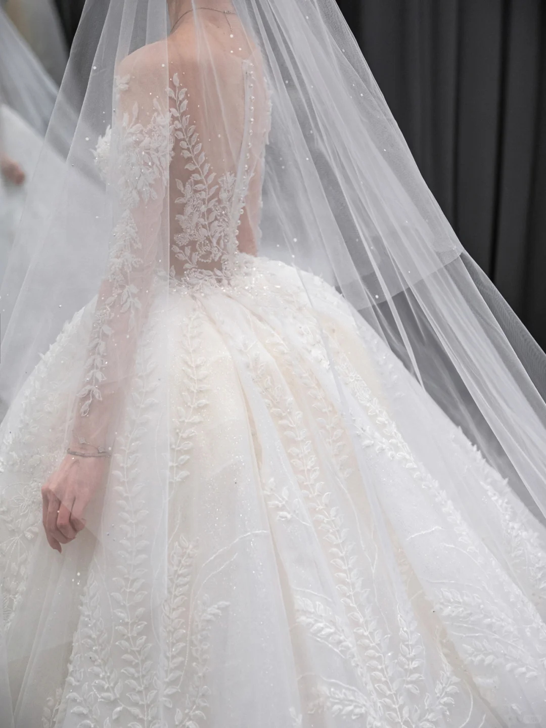 Robe de mariée longue en tulle à manches longues et voile, effet d'illusion, C4226