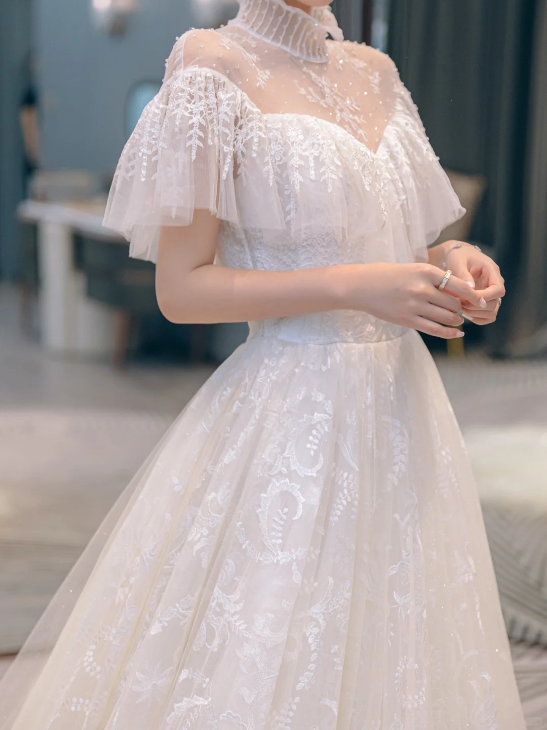 Jolie robe de mariée longue en tulle et dentelle C4227