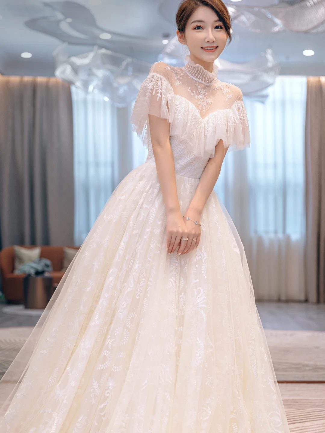 Jolie robe de mariée longue en tulle et dentelle C4227