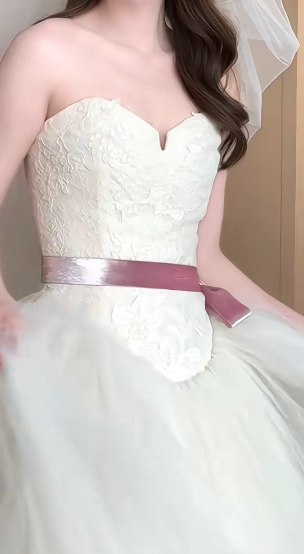 Robe de mariée longue élégante en satin et tulle, sans bretelles, avec voile, C4236