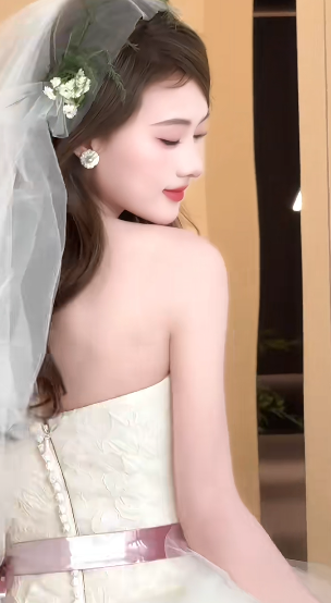 Robe de mariée longue élégante en satin et tulle, sans bretelles, avec voile, C4236