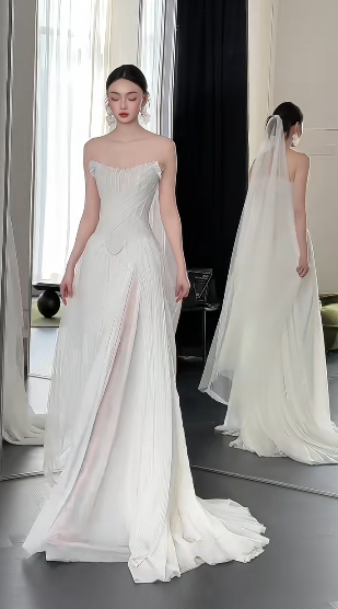 Robe de mariée longue élégante en mousseline de soie et tulle, sans bretelles, avec voile, C4237
