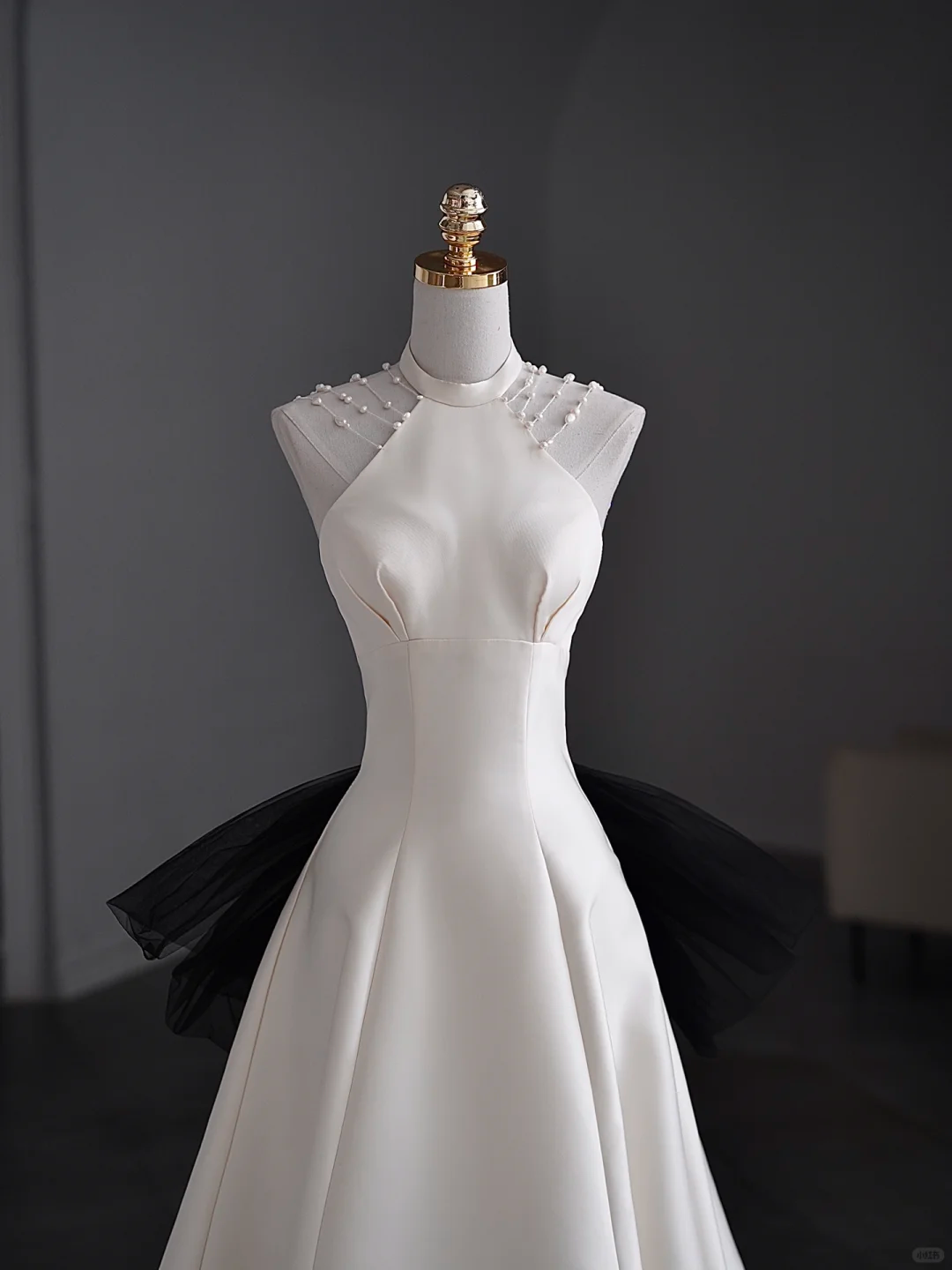Robe de mariée longue en satin et tulle, coupe licou, dos nu, avec nœud, C4261