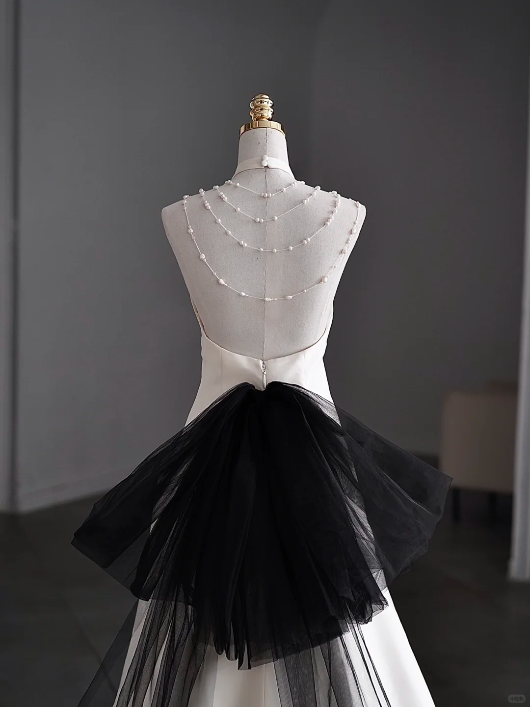 Robe de mariée longue en satin et tulle, coupe licou, dos nu, avec nœud, C4261