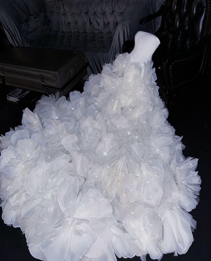 Robe de mariée longue en satin et mousseline, bustier, effet boule, C4267
