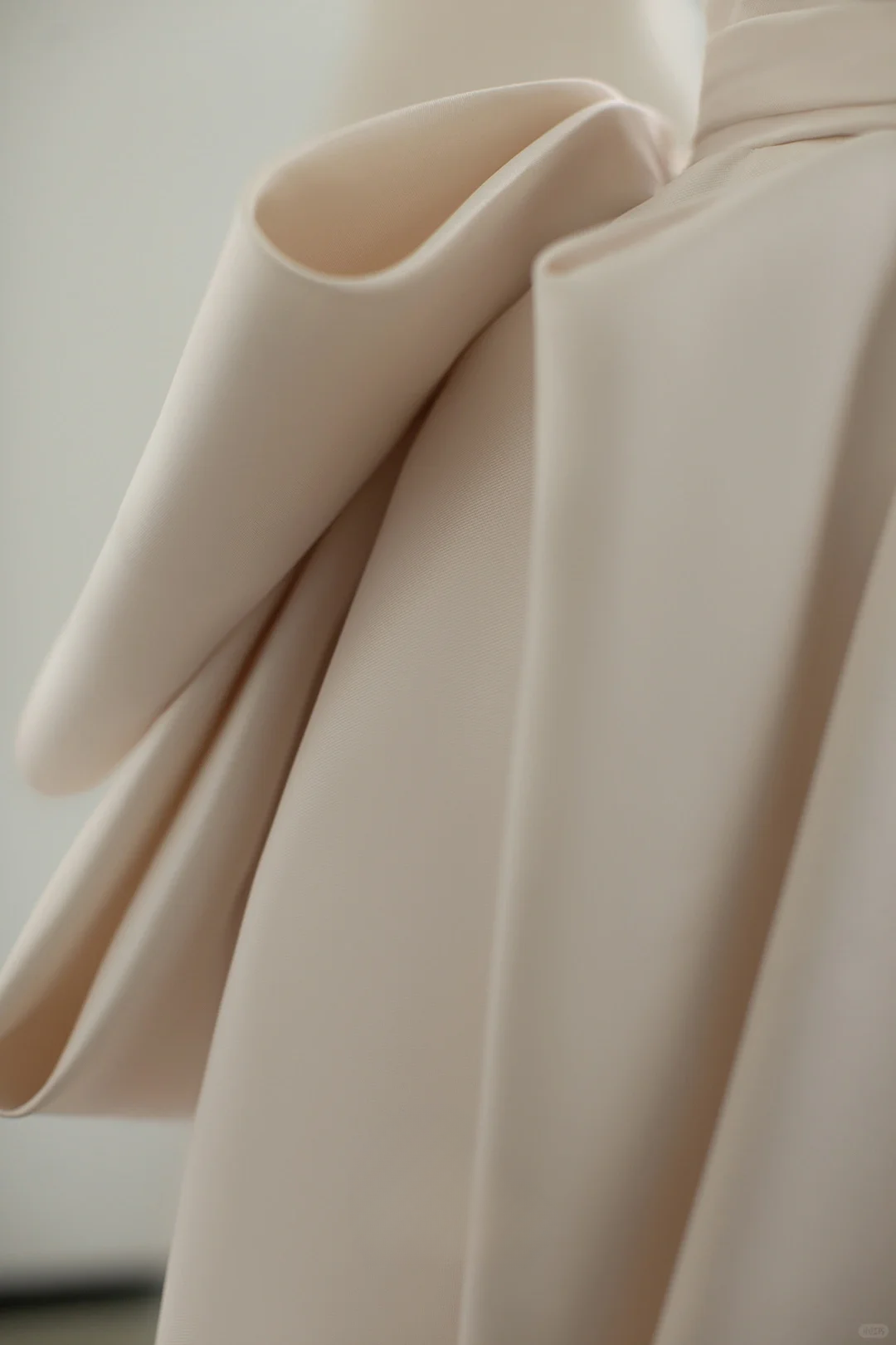 Robe de mariée longue dos nu en satin et dentelle, style chic, C4278
