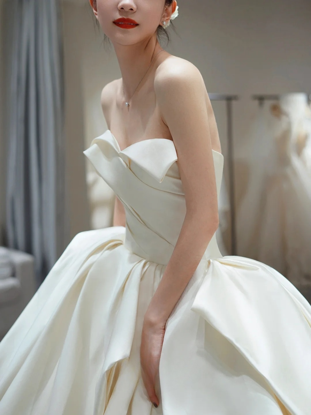 Robe de mariée longue en satin plissé, bustier, avec voile, C4286