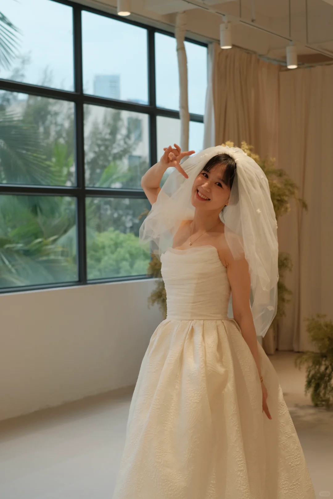 Robe de mariée longue en satin, simple, sans bretelles, avec voile, C4296