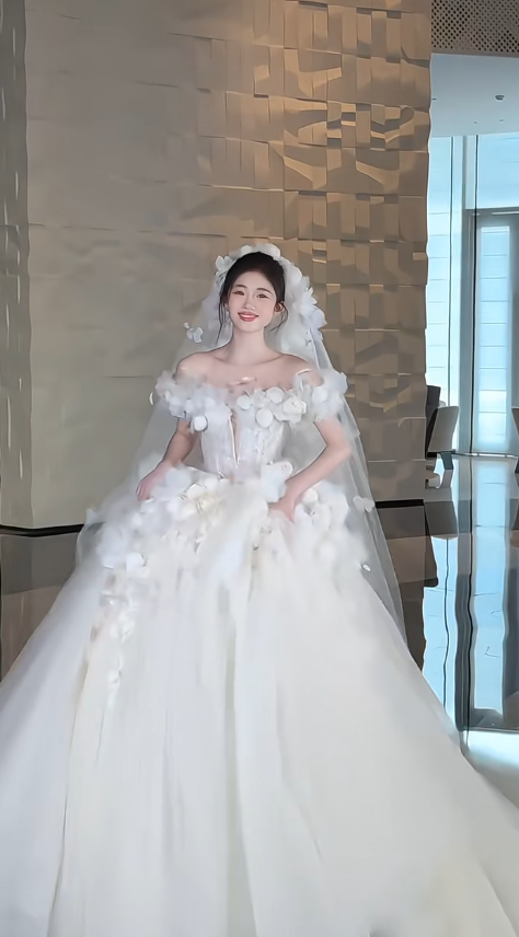 Robe de mariée longue en tulle, bustier, avec appliques et voile, C4305
