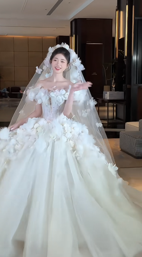 Robe de mariée longue en tulle, bustier, avec appliques et voile, C4305