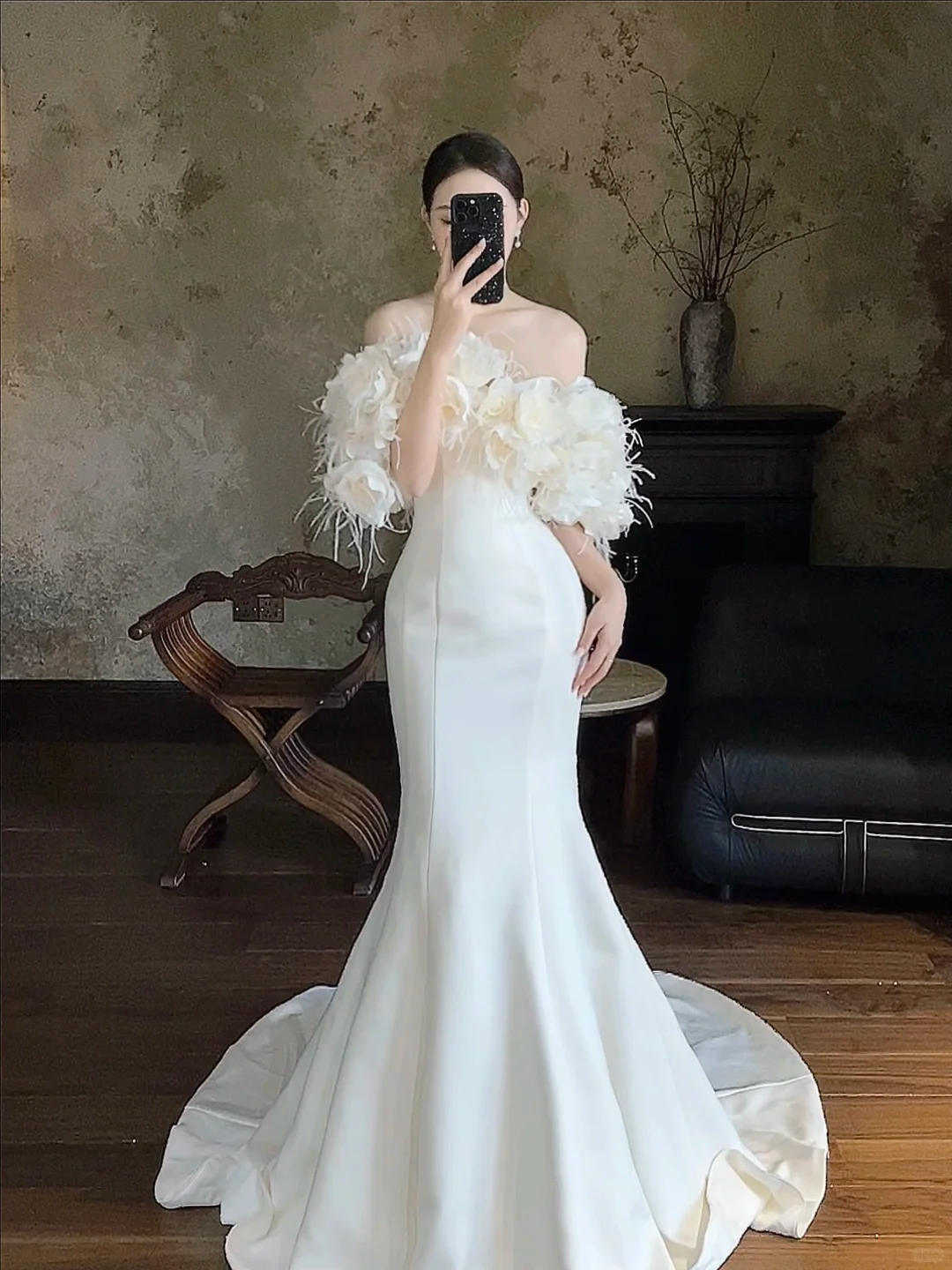 Robe de mariée longue en satin à épaules dénudées et style sirène unique C4311