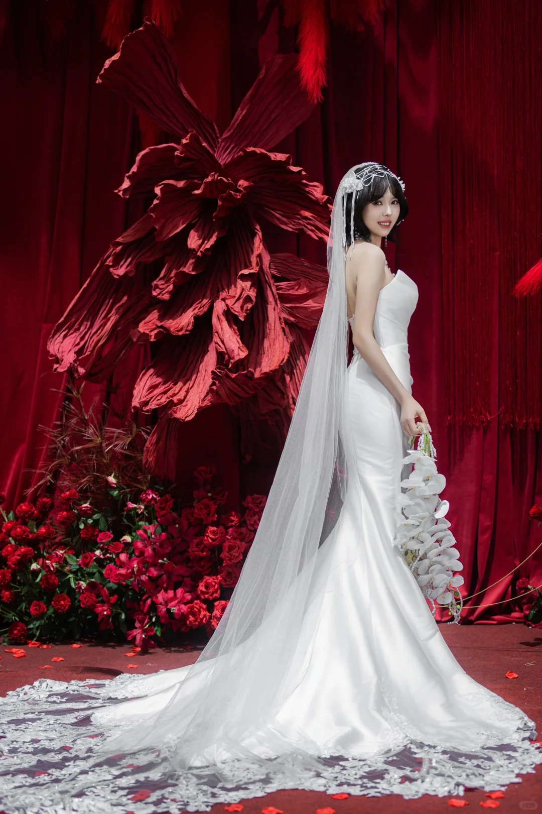 Robe de mariée sirène bustier en satin avec voile, longue et rêveuse, C4315