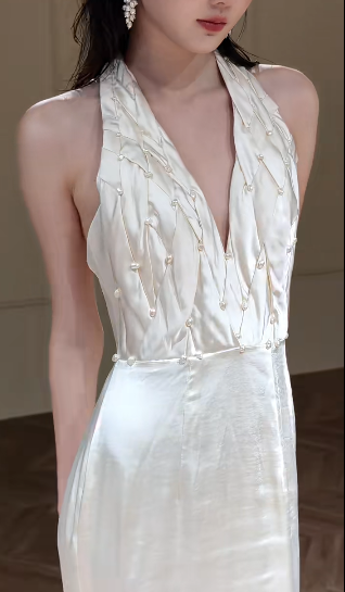 Robe de mariée longue en satin à col licou et sirène unique C4336