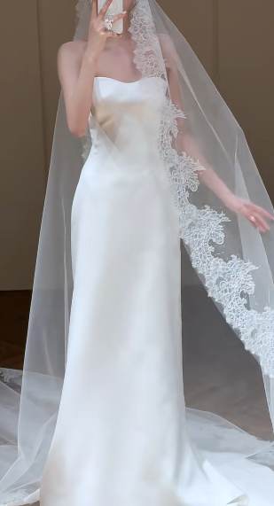 Robe de mariée longue élégante en satin, sans bretelles, style sirène, avec voile, C4337