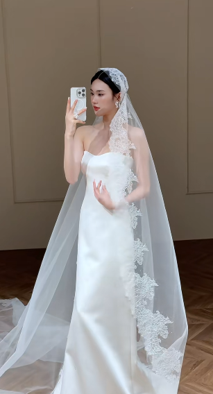 Robe de mariée longue élégante en satin, sans bretelles, style sirène, avec voile, C4337