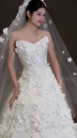 Robe de mariée longue en satin, bustier et voile, effet appliques, style bal de rêve, C4341