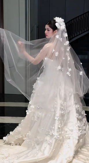 Robe de mariée longue en satin, bustier et voile, effet appliques, style bal de rêve, C4341