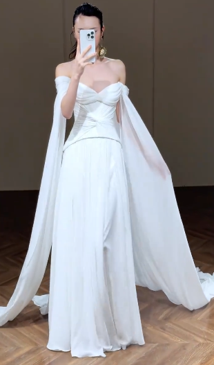 Robe de mariée élégante en mousseline de soie, coupe trapèze, épaules dénudées, longue, C4343