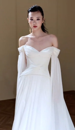 Robe de mariée élégante en mousseline de soie, coupe trapèze, épaules dénudées, longue, C4343
