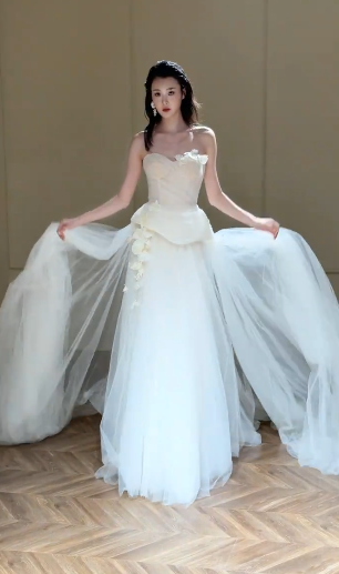 Robe de mariée longue en tulle, coupe trapèze, sans bretelles, style chic, avec appliques, C4344