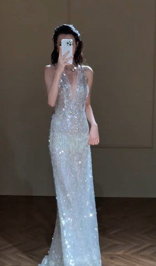 Robe de mariée longue sirène intemporelle à sequins et dos nu C4345