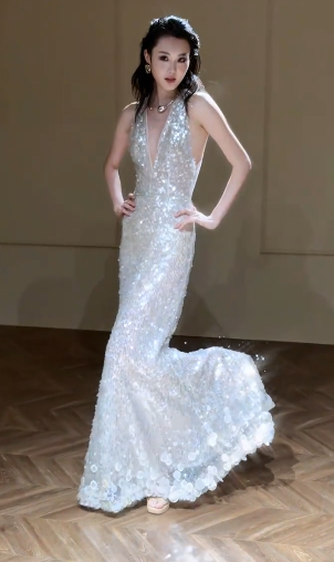 Robe de mariée longue sirène intemporelle à sequins et dos nu C4345