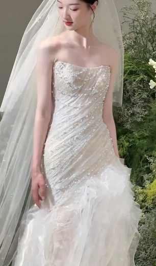 Robe de mariée sirène bustier en tulle et perles avec voile, longue et rêveuse, C4357