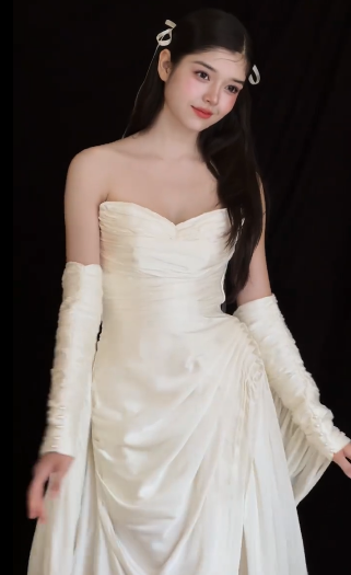 Robe de mariée longue en satin, coupe A, sans bretelles, avec manches, C4358