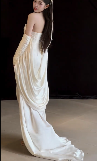 Robe de mariée longue en satin, coupe A, sans bretelles, avec manches, C4358