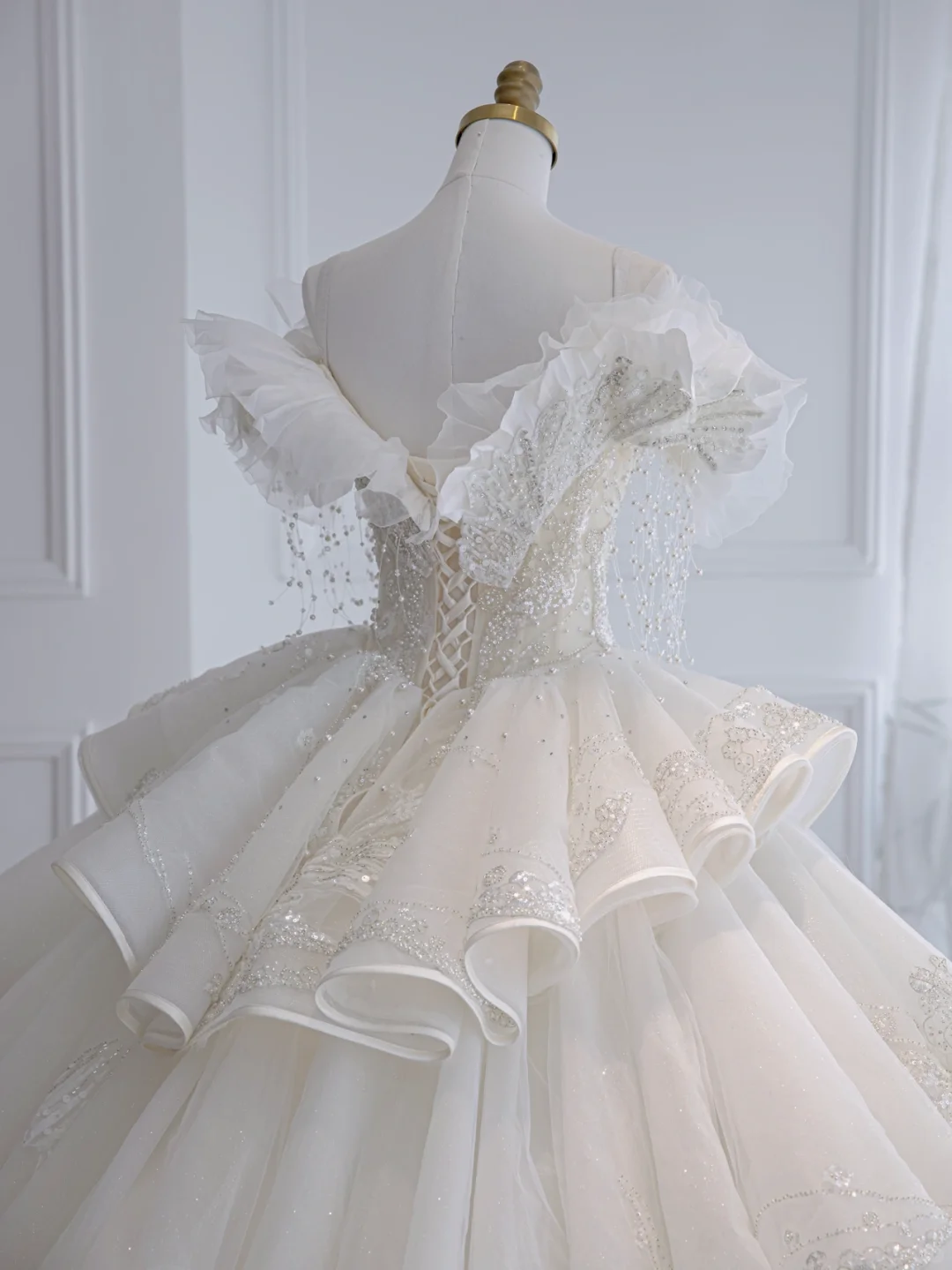 Robe de mariée longue en tulle, paillettes et perles, style bal intemporel, épaules dénudées, C4367