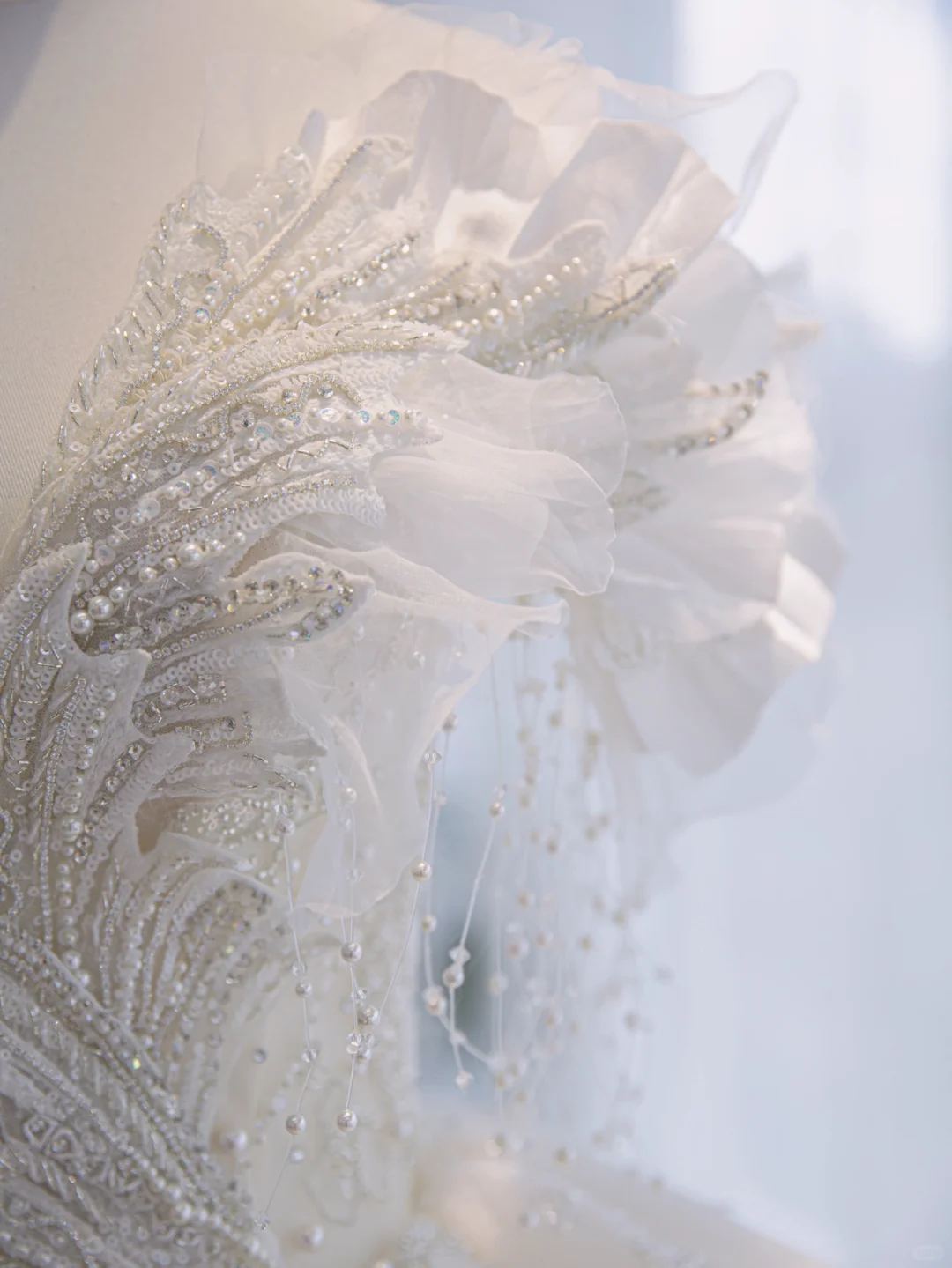 Robe de mariée longue en tulle, paillettes et perles, style bal intemporel, épaules dénudées, C4367