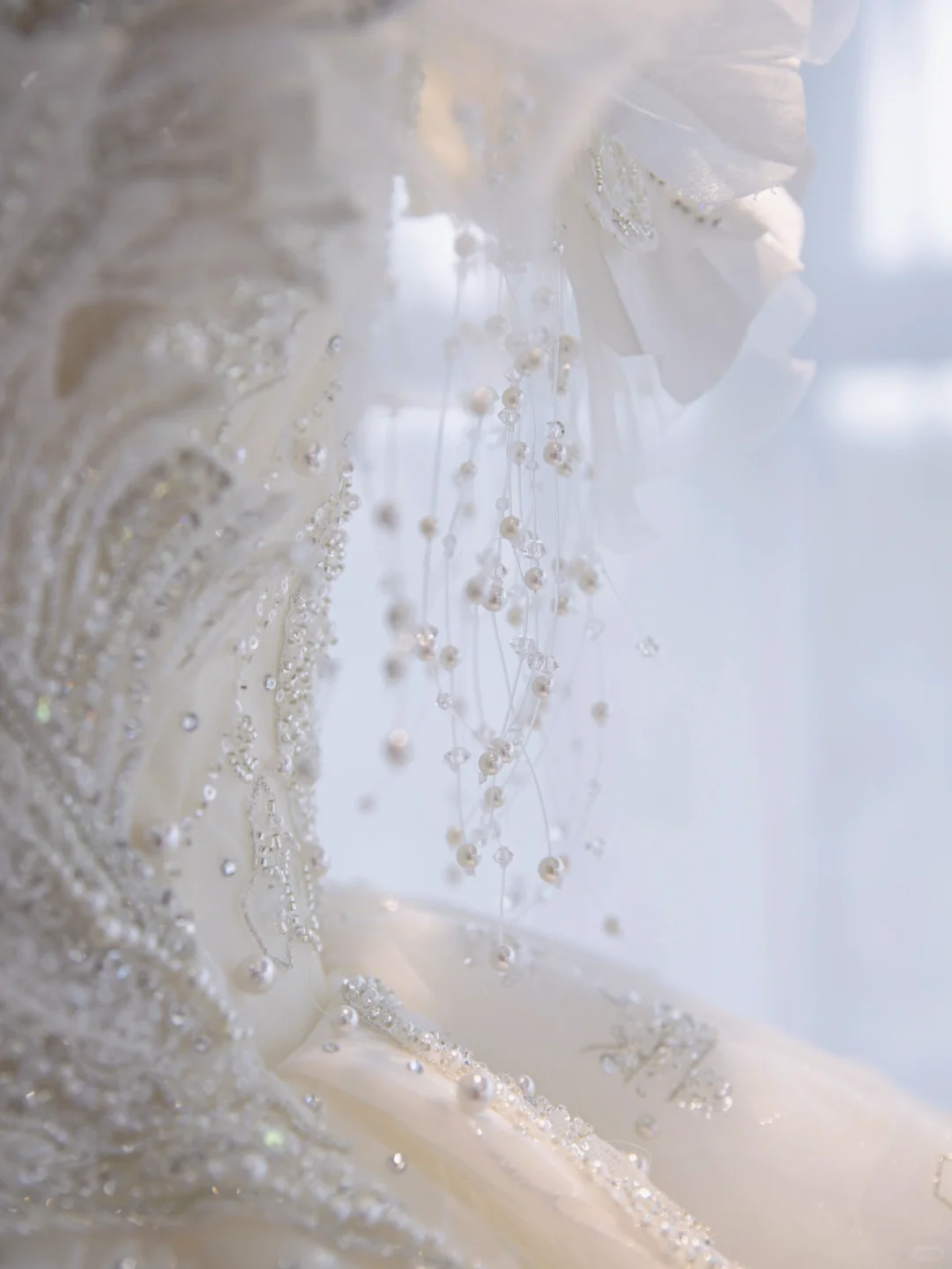 Robe de mariée longue en tulle, paillettes et perles, style bal intemporel, épaules dénudées, C4367
