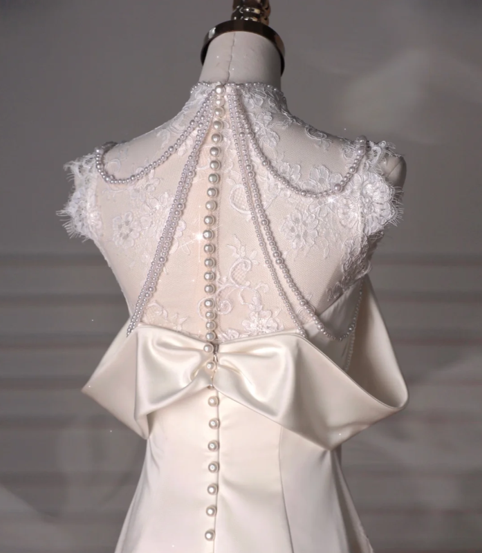Superbe robe de mariée sirène longue en satin et dentelle perlée C4372