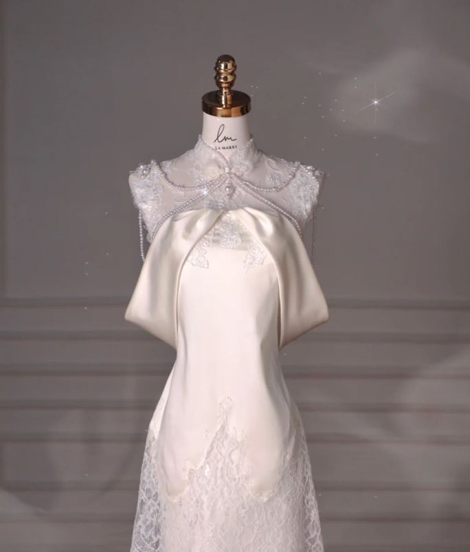 Superbe robe de mariée sirène longue en satin et dentelle perlée C4372